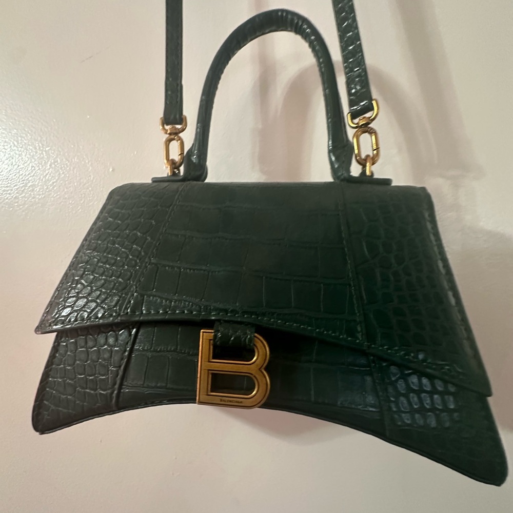 Designer B handbag purse